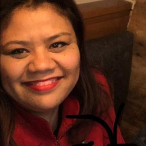 Meet your Posher, Claudia